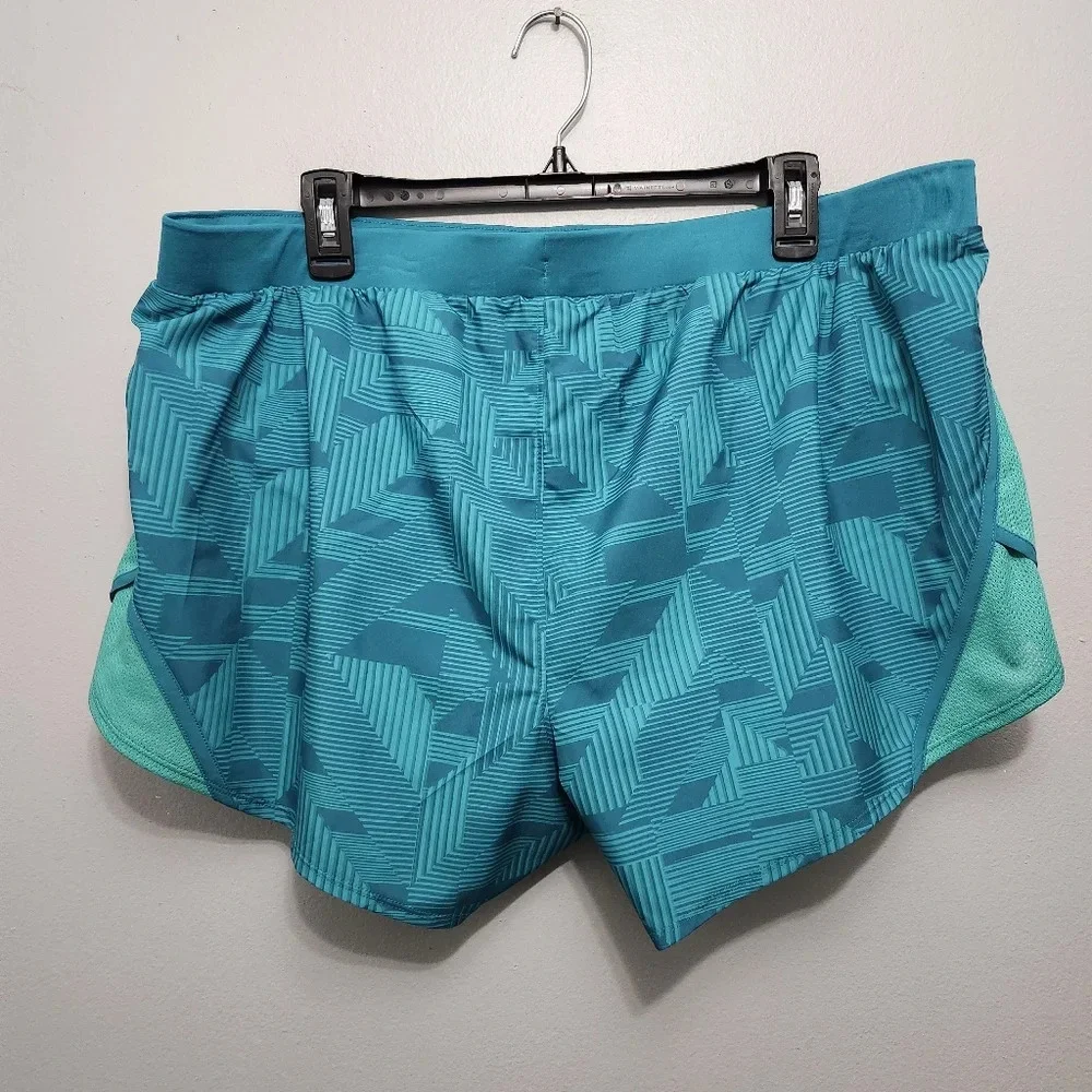 Under Armour women's athletic shorts size XXL green new with tags